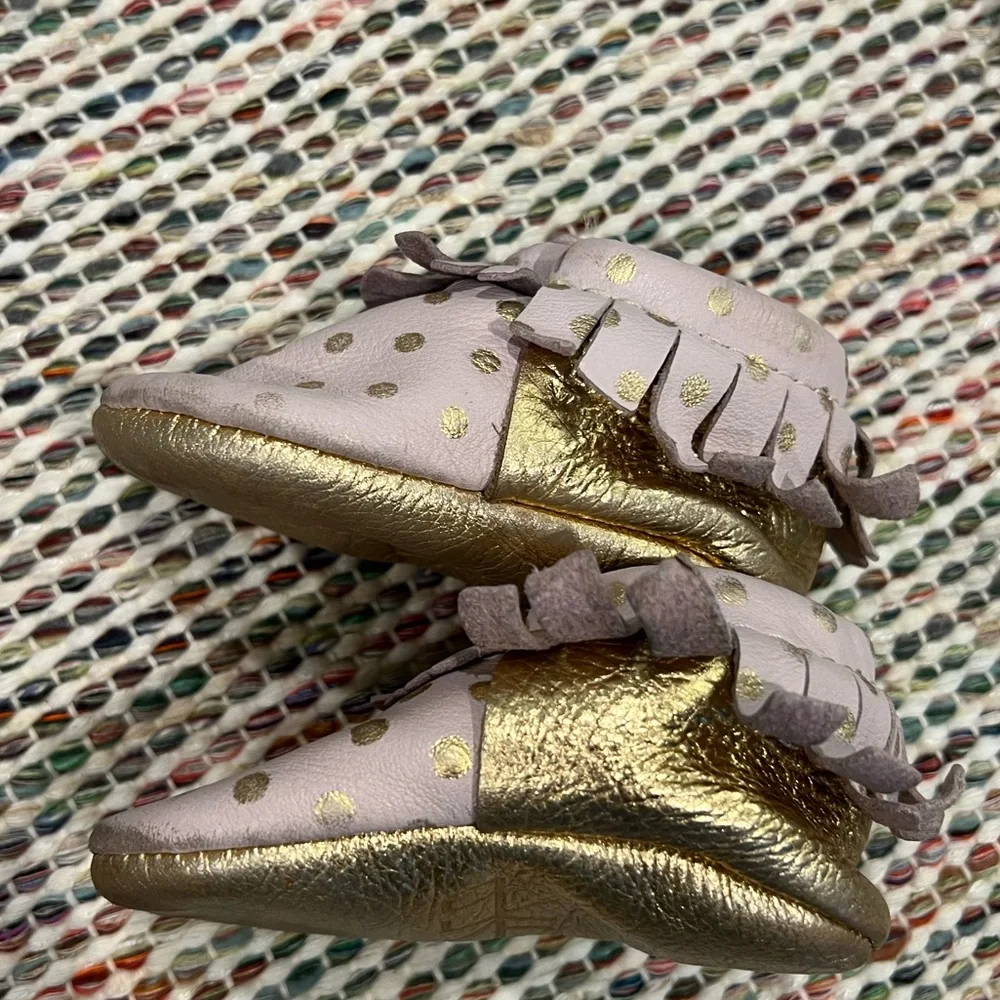 Freshly Picked Pink Gold Polkadot Fringe Leather‎ Baby Moccasins Sz Infant 2